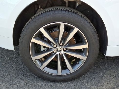 Certified 2025 Jaguar F-PACE R-Dynamic S image 11