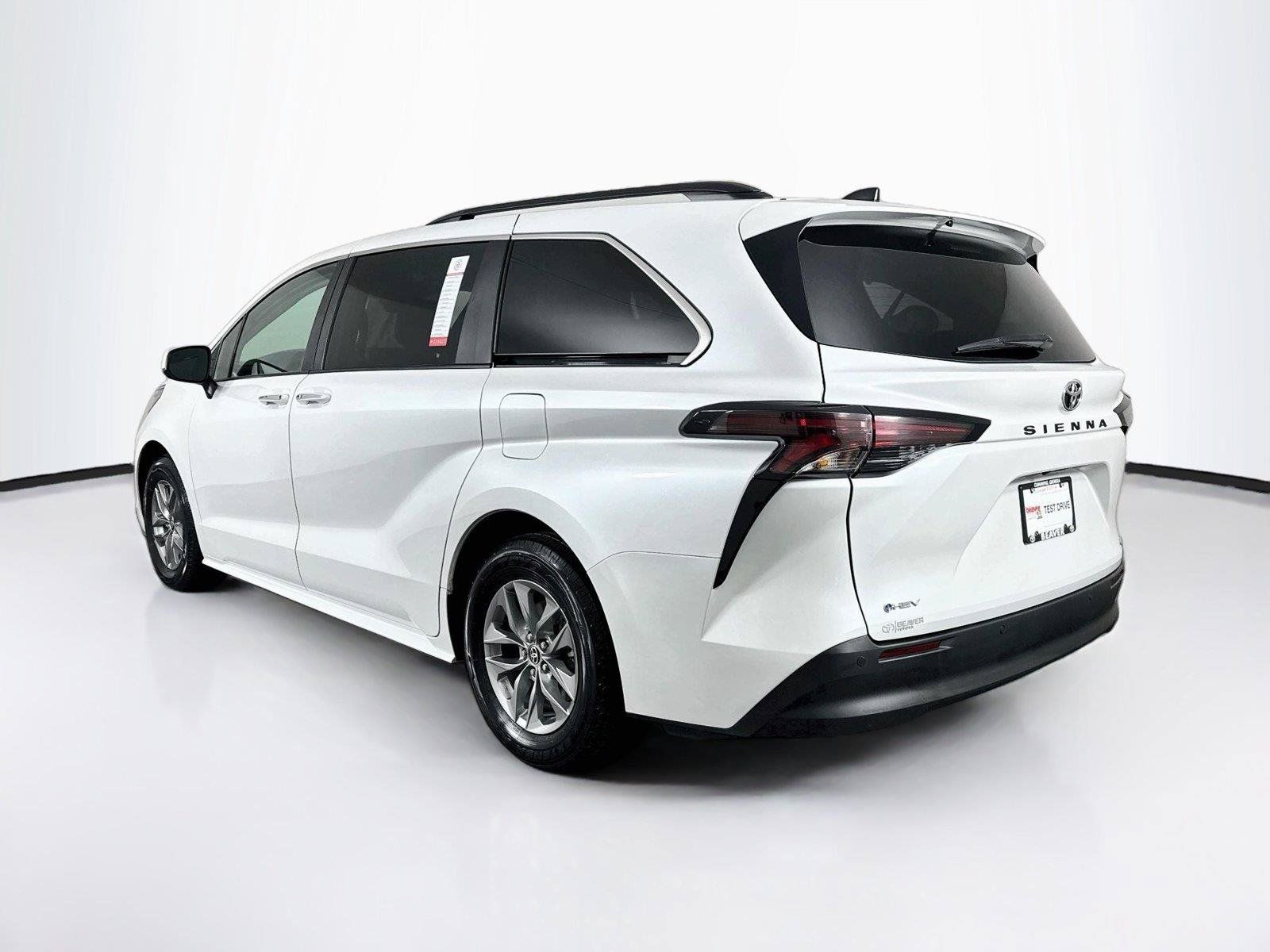 Certified 2026 Toyota Sienna XLE FWD image 13