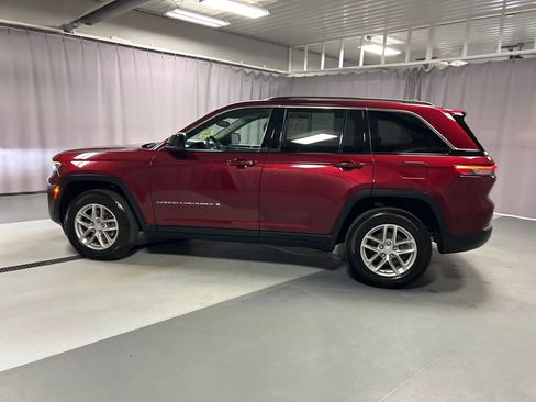 Used 2024 Jeep Grand Cherokee Laredo X AWD/4WD image 4