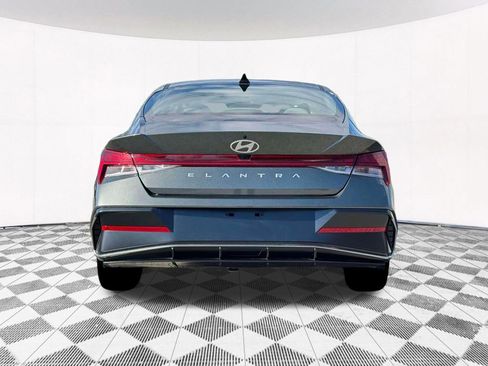 New 2025 Hyundai Elantra SEL image 10
