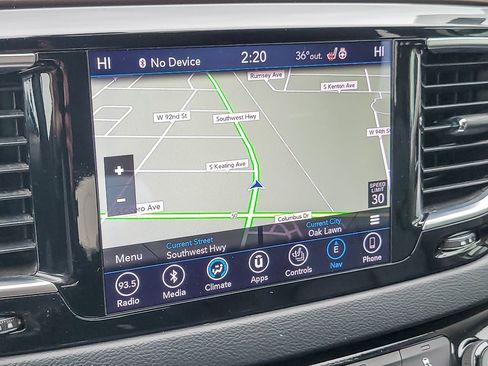 Used 2018 Chrysler Pacifica Touring-L Plus w/ Tire & Wheel Group image 15