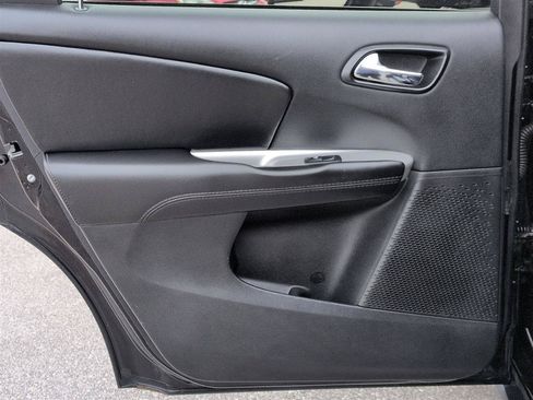 Used 2019 Dodge Journey SE FWD image 28