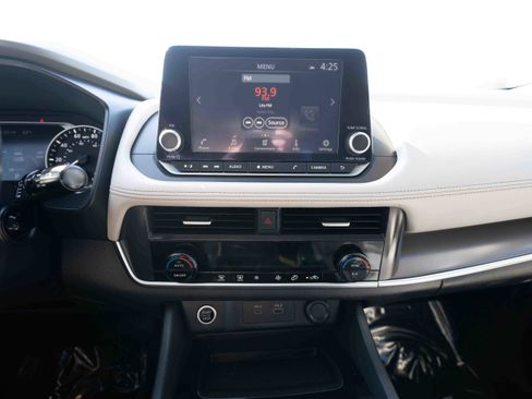 Used 2023 Nissan Rogue SV AWD/4WD image 17