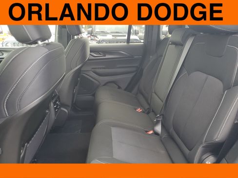 New 2025 Jeep Grand Cherokee Laredo image 10