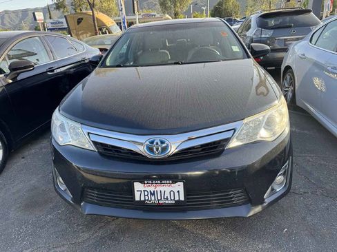 Used 2013 Toyota Camry LE image 2