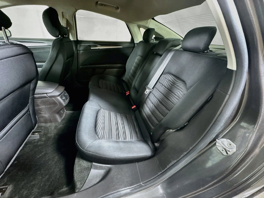 Used 2016 Ford Fusion SE FWD image 27