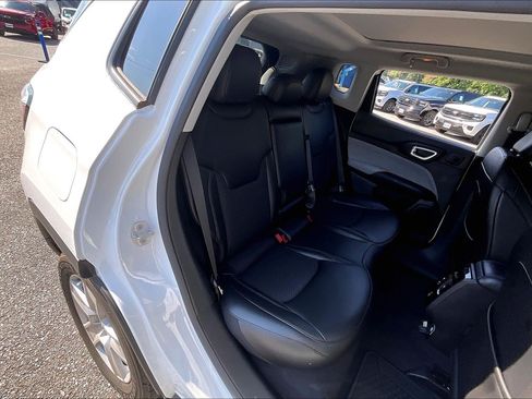 Used 2022 Jeep Compass Latitude w/ Sun and Sound Group FWD image 26
