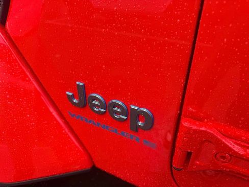 Used 2025 Jeep Wrangler Unlimited Sahara w/ Safety Group AWD/4WD image 13