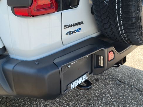 Used 2025 Jeep Wrangler Unlimited Sahara AWD/4WD image 22