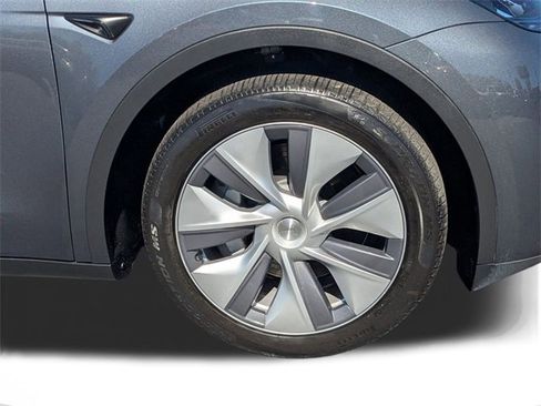 Used 2023 Tesla Model Y Long Range image 10