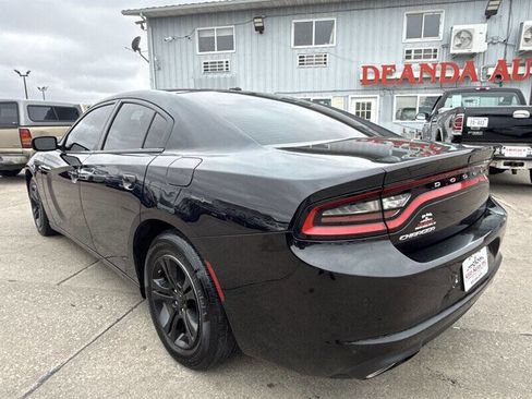 Used 2021 Dodge Charger SXT w/ Leather Interior Group RWD image 5
