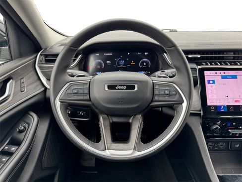 Used 2024 Jeep Grand Cherokee L Limited w/ Luxury Tech Group II image 12