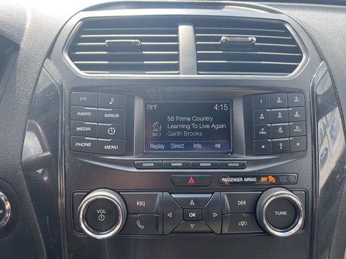 Used 2019 Ford Explorer XLT AWD/4WD image 10