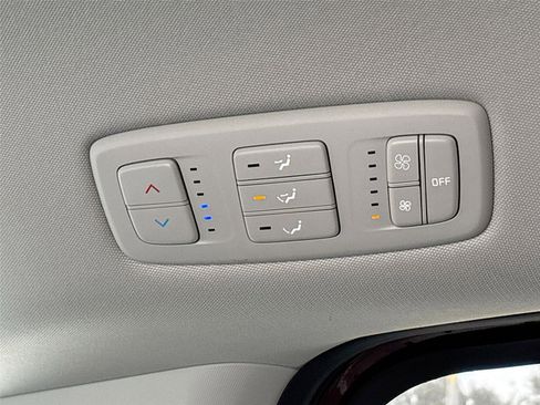 Used 2024 Kia Carnival LX image 24