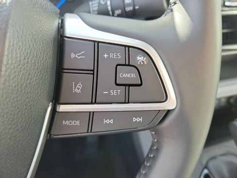 Used 2022 Toyota Highlander LE image 31