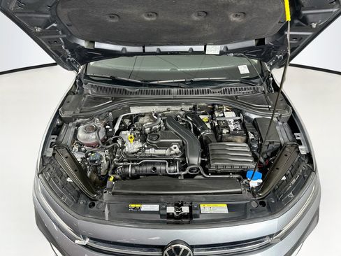 Used 2025 Volkswagen Jetta SE FWD image 33