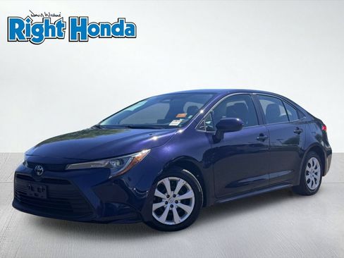 Used 2024 Toyota Corolla LE FWD image 2