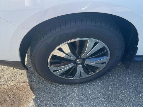 Used 2019 Nissan Pathfinder S image 2