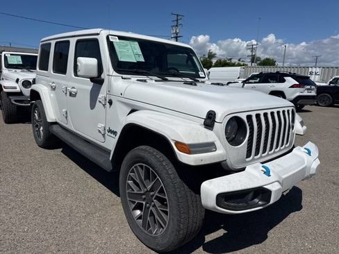 Used 2023 Jeep Wrangler Unlimited Sahara AWD/4WD image 3