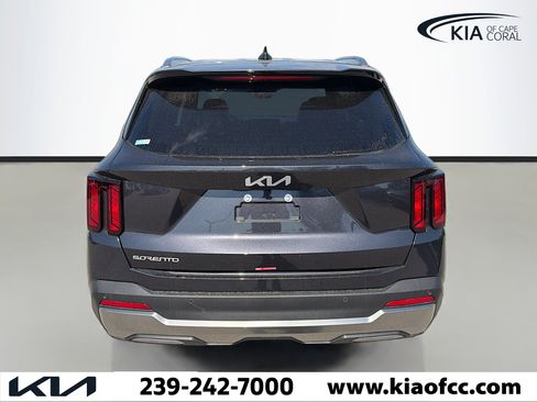 New 2026 Kia Sorento S image 4
