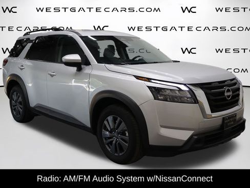 Used 2024 Nissan Pathfinder SV image 2