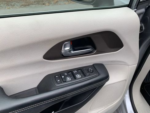 Used 2020 Chrysler Voyager Lxi w/ Cold Weather Group image 20