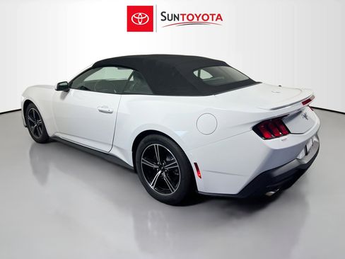 Used 2025 Ford Mustang Premium RWD image 6