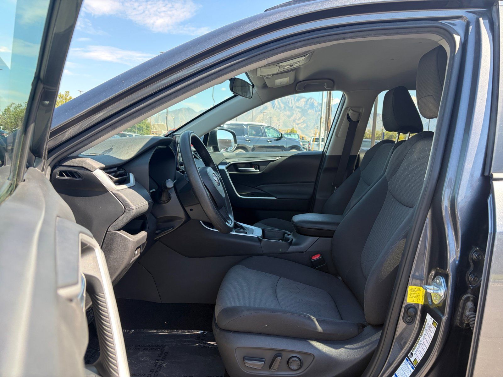 Used 2021 Toyota RAV4 XLE AWD/4WD image 11