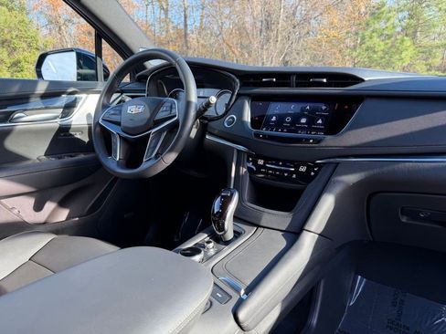 Certified 2025 Cadillac XT5 Premium Luxury image 13