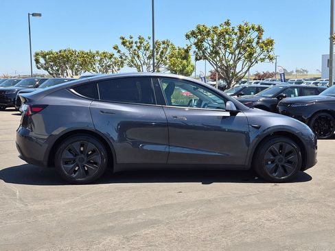Used 2025 Tesla Model Y Long Range RWD image 4