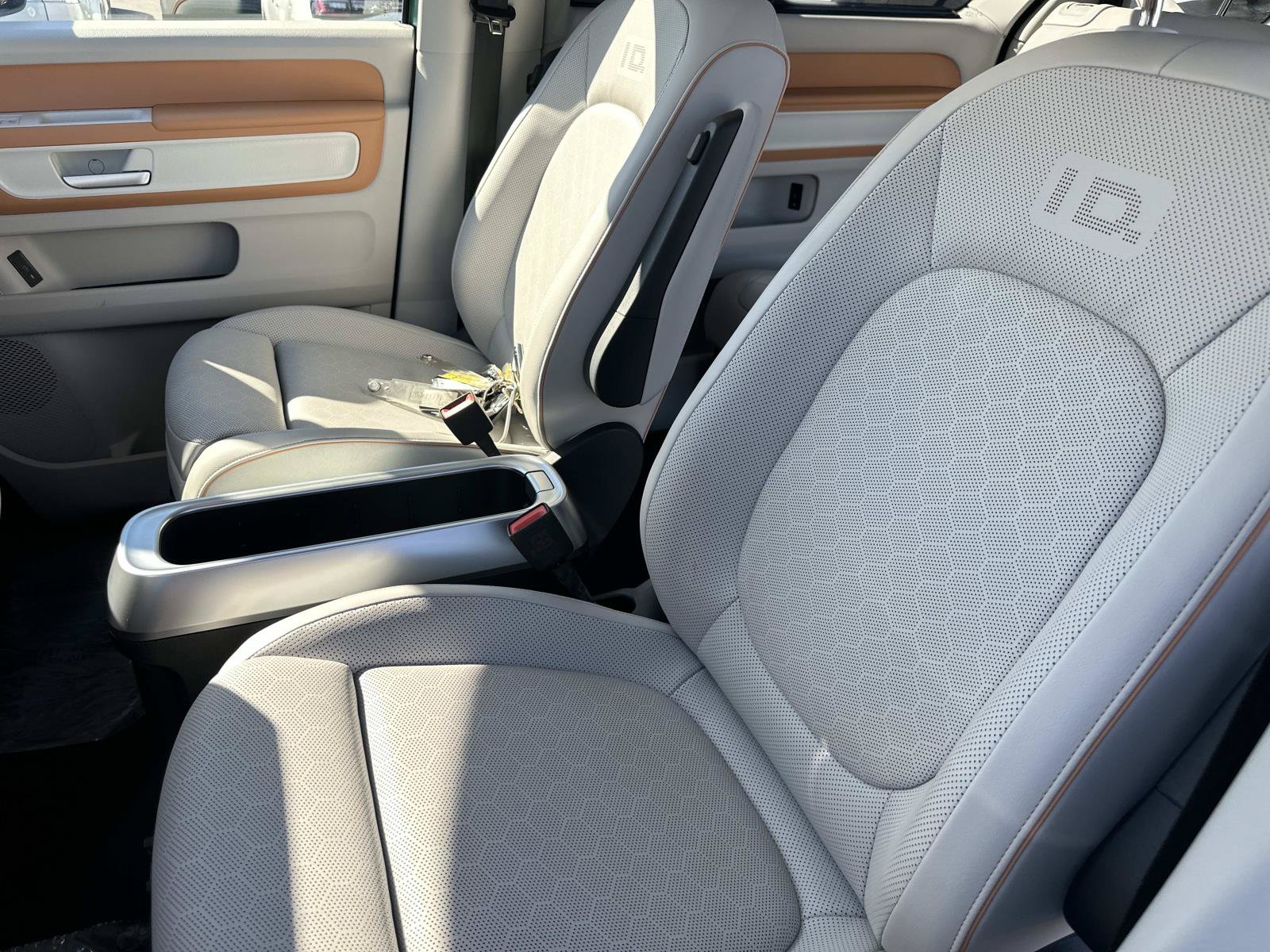 Certified 2025 Volkswagen ID. Buzz 1st Edition AWD/4WD image 23