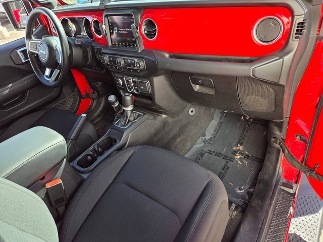 Used 2022 Jeep Gladiator Overland w/ Trailer Tow Package AWD/4WD image 16
