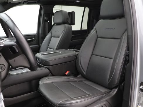 Used 2024 GMC Yukon XL Denali image 19