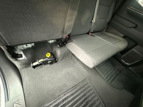 Used 2023 Chevrolet Silverado 1500 LT w/ Z71 Off-Road Package AWD/4WD image 31