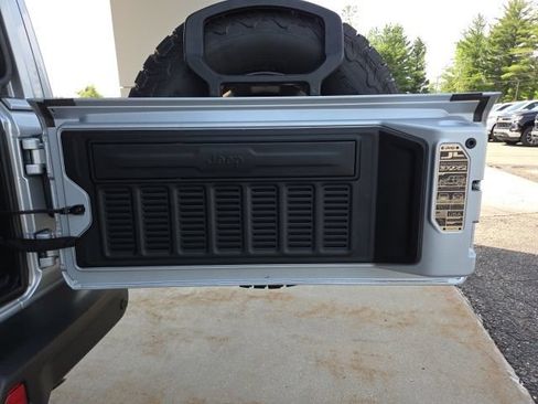 Used 2024 Jeep Wrangler Unlimited Rubicon 392 AWD/4WD image 58
