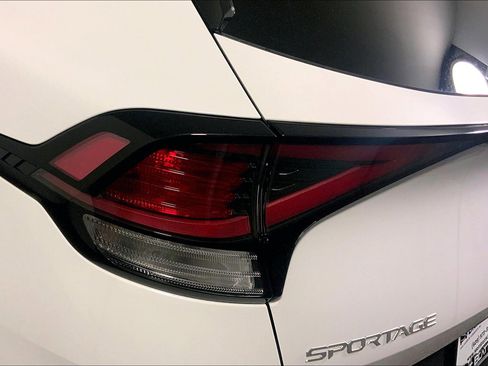 Used 2023 Kia Sportage EX FWD image 30