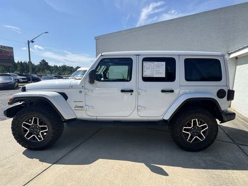 Used 2024 Jeep Wrangler Unlimited Sahara w/ Technology Group AWD/4WD image 2