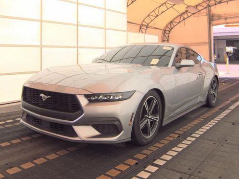 Used 2025 Ford Mustang Coupe RWD image 2