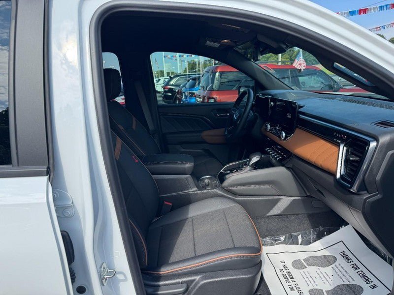 Used 2025 GMC Canyon AT4 w/ Nightfall Edition AWD/4WD image 16