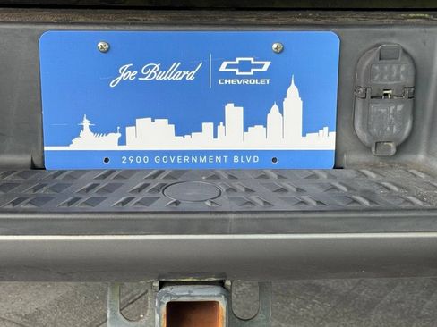 Used 2017 Nissan Titan SL w/ SL Towing Convenience Package RWD image 10
