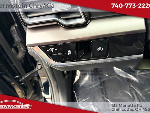 Used 2025 Kia Sportage EX AWD/4WD image 14