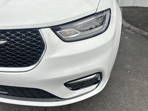 New 2026 Chrysler Pacifica Limited image 10