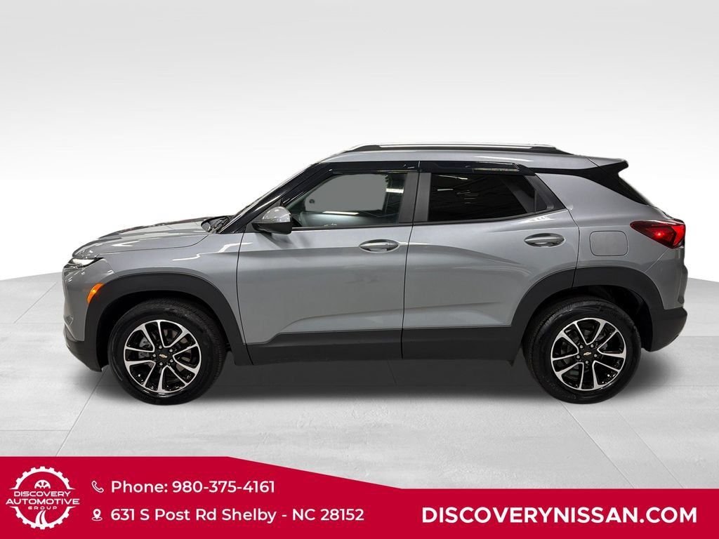 Used 2024 Chevrolet TrailBlazer LT w/ Driver Confidence Package FWD image 9