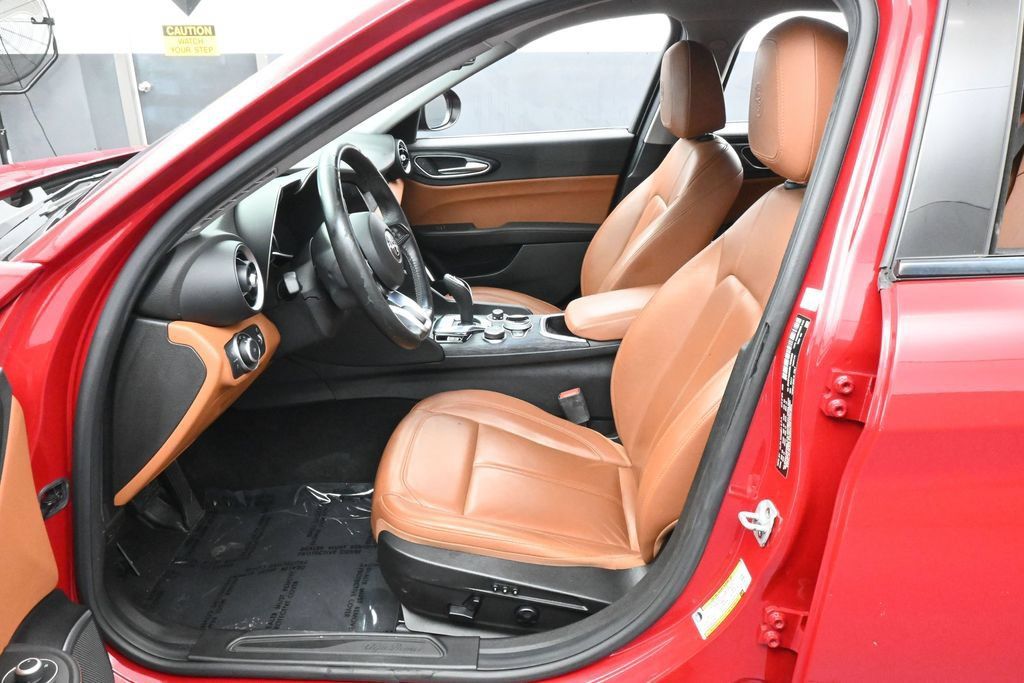 Used 2020 Alfa Romeo Giulia w/ Nero Edizione RWD image 11