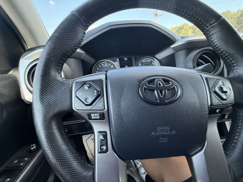 Used 2017 Toyota Tacoma SR5 w/ Tow Package image 21