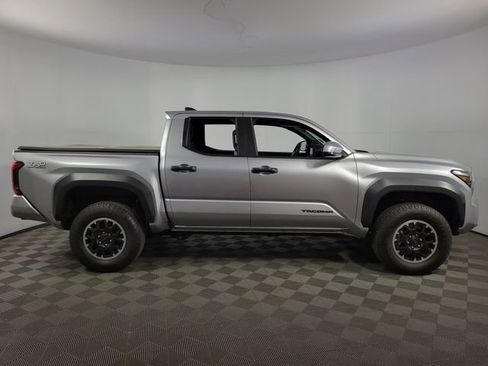 Used 2025 Toyota Tacoma TRD Off-Road image 10