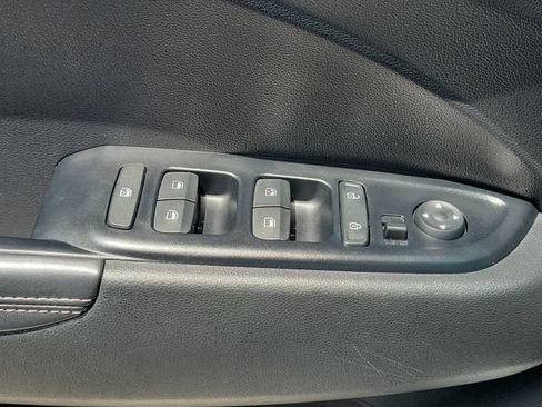 Used 2022 Hyundai Venue Limited w/ Cargo Package FWD image 16