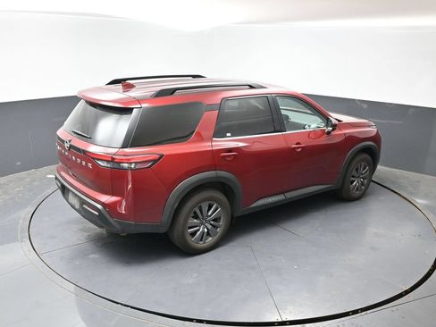 Used 2025 Nissan Pathfinder SV FWD image 14