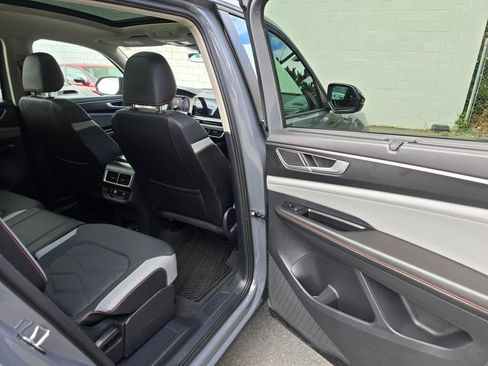 Used 2024 Volkswagen Atlas Peak Edition SEL AWD/4WD image 13