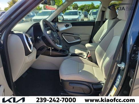 Certified 2025 Kia Soul LX w/ LX Technology Package FWD image 19